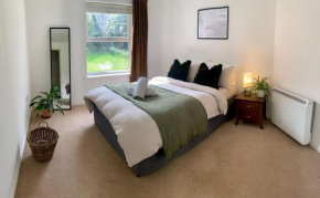Peaceful Garden View Apt. close to Central London